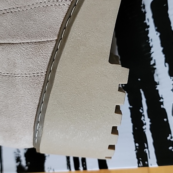 Dolce Vita Lug Sole Chelsea Boot, New In Box, Size 9.5 Color: Camel - Picture 6 of 15